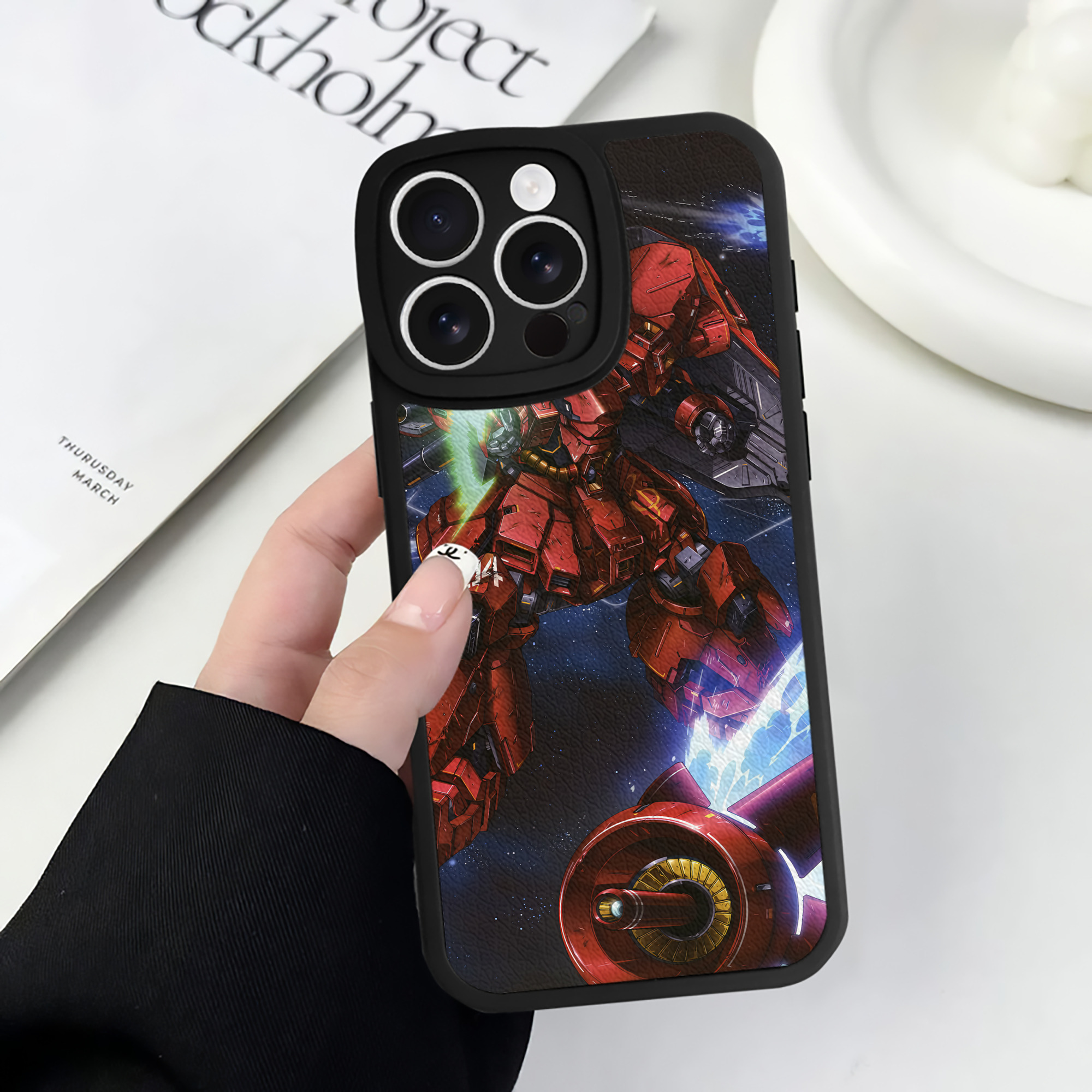 （画像用） 機動戦士ガンダム Mobile Suit Gundam 【iPhone 16シリーズ対応】シリコンスマホケース（レザー調） 材質：シリコン